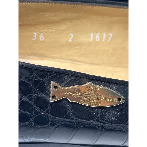 Wathne Black Leather Flats  Gold Fishing Gear Medallion Size 36/6 - Picture 2 of 9